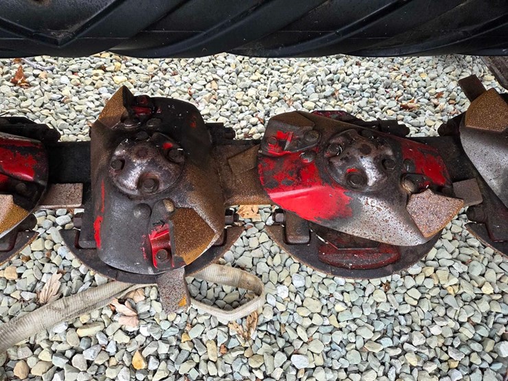 2020-new-holland-210-image-49