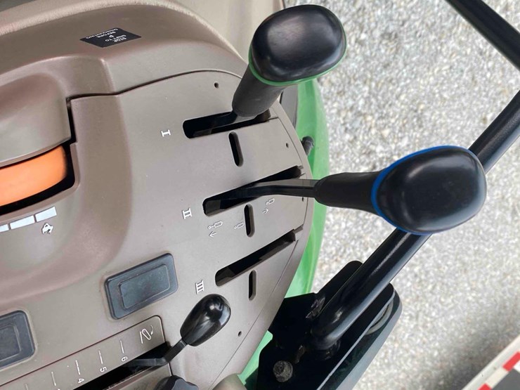 2013-john-deere-5085m-image-47