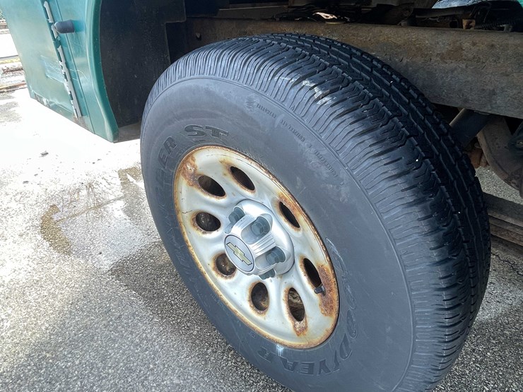 2011-chevrolet-1500-image-28