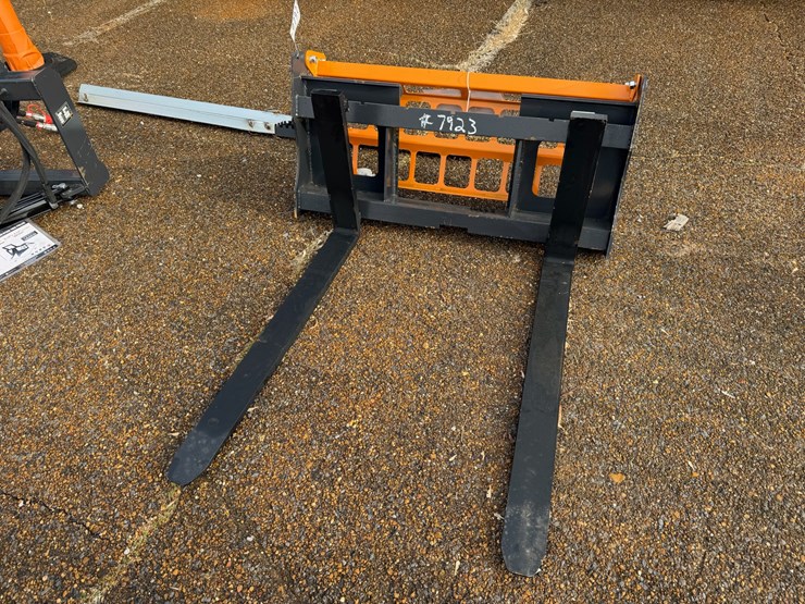 #7923-•-skid-steer-pallet-forks-image-6