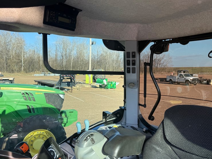 new-holland-t6070-image-36