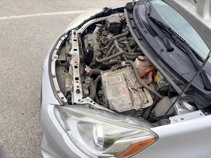 2015-toyota-prius-c-sedan-image-6