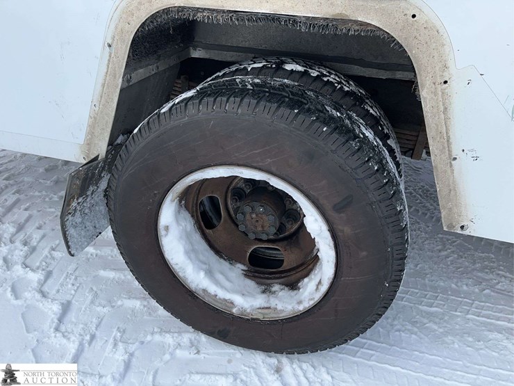 2017-chevrolet-express-s/a-ambulance-image-9