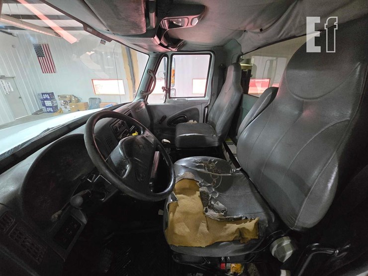 2007-international-7600-image-18