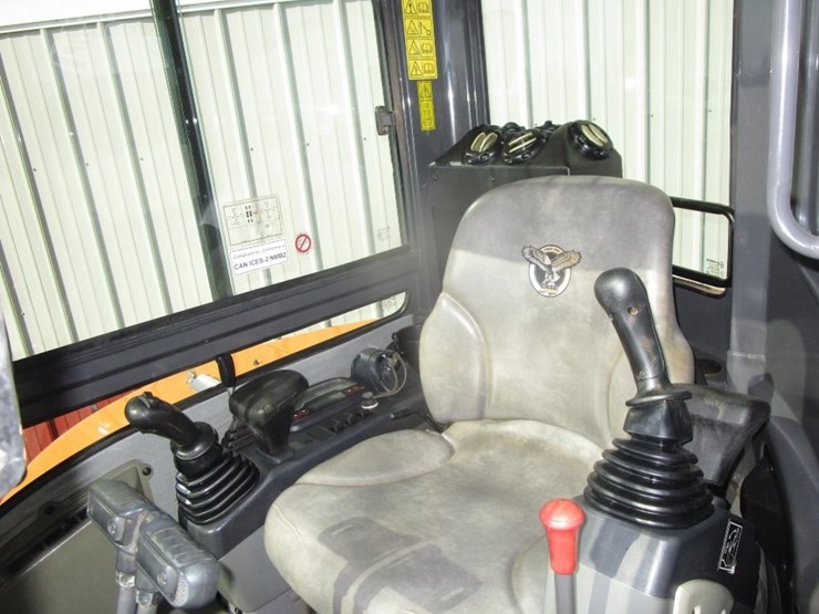 2019-case-cx37c-image-8