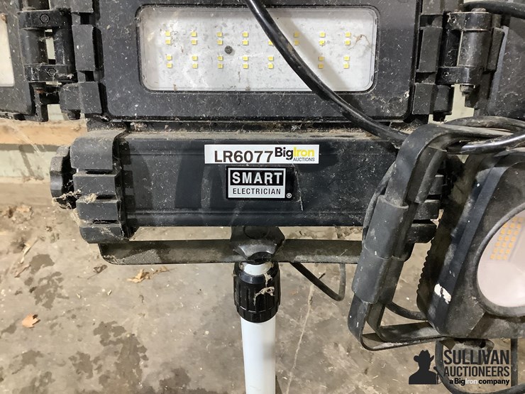 smart-electrician-work-light-image-10