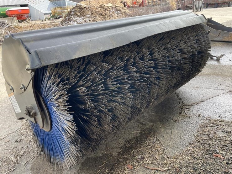 bobcat-72"-universal-attach-h-broom-image-4