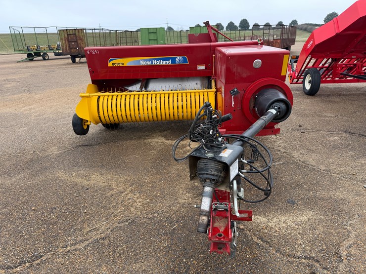 2019-new-holland-bc5070-image-1