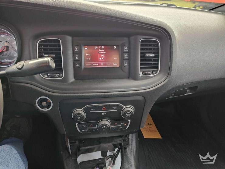 2017-dodge-charger-sedan-image-28