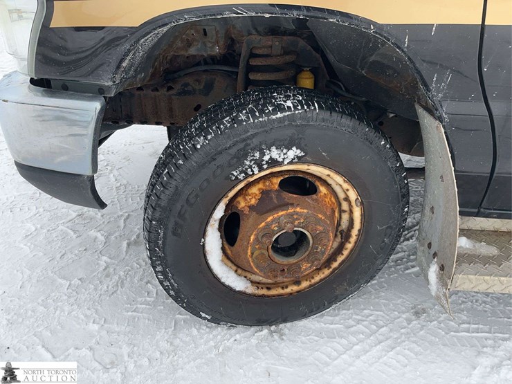 2009-ford-e-series-s/a-24-passenger-bus-image-11