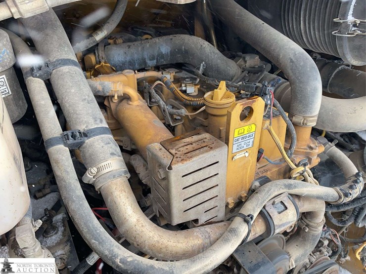 2016-caterpillar-259d-image-12