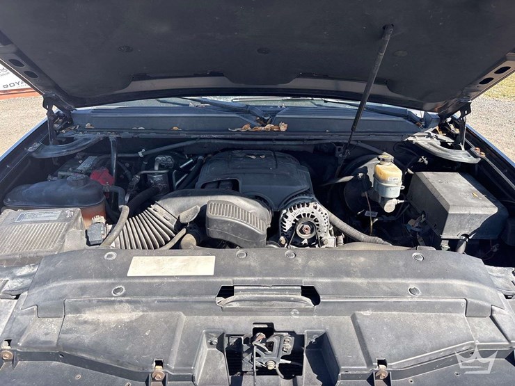 2010-chevrolet-tahoe-image-8