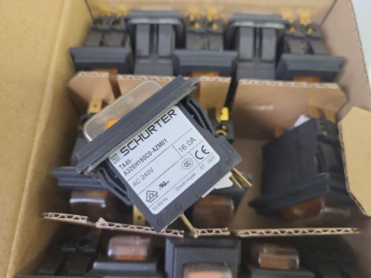 (15)-schurter-16-amp-240-volt-single-phase-breakers---tag-#1203-image-3