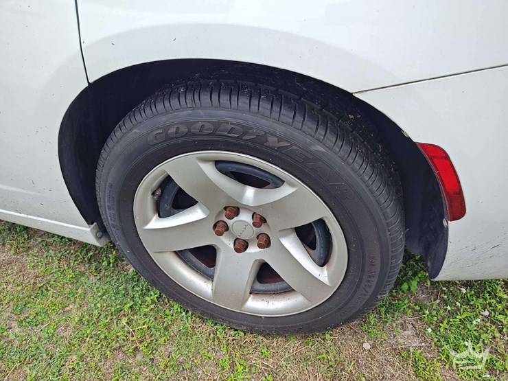 2017-dodge-charger-sedan-image-41