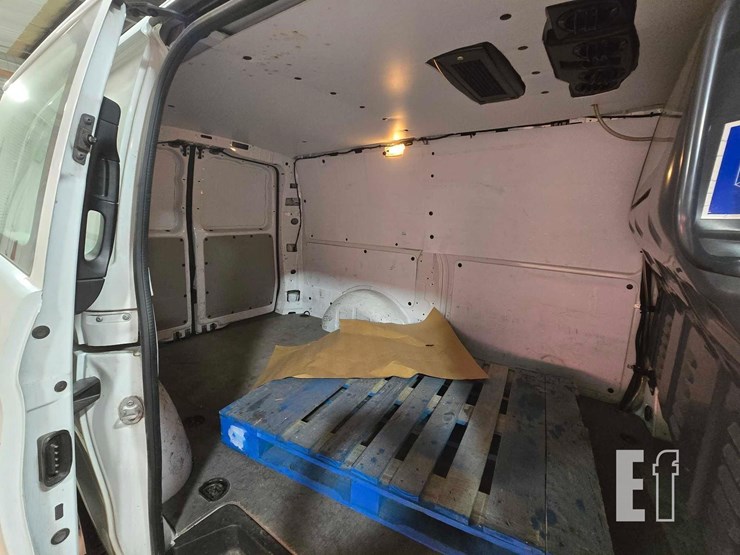 2017-mercedes-benz-metris-image-16