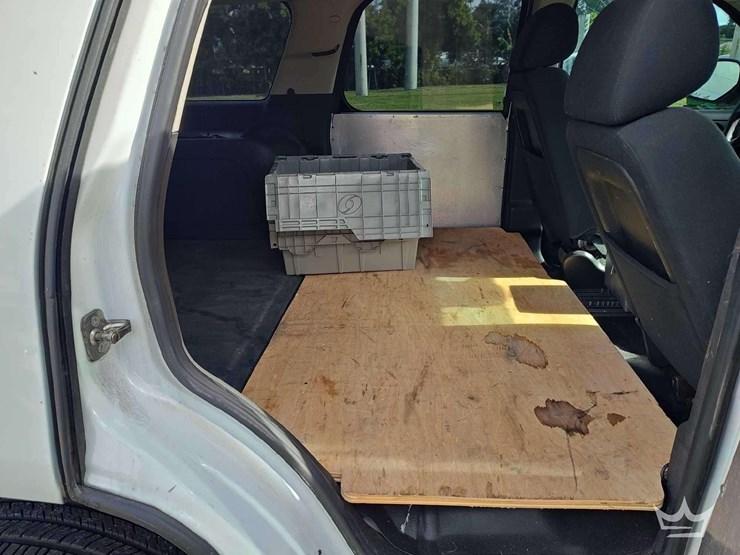 2012-chevrolet-tahoe-image-28