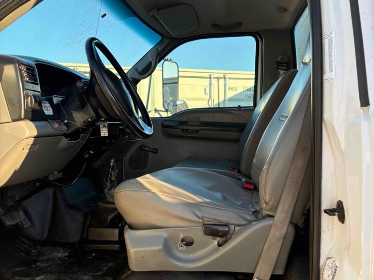 2007-ford-f750-xl-image-16