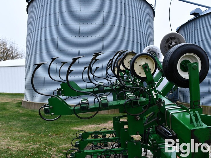 glencoe-8r30-cultivator-image-9