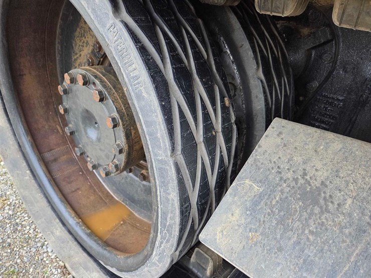 cat-75c-track-tractor-image-7