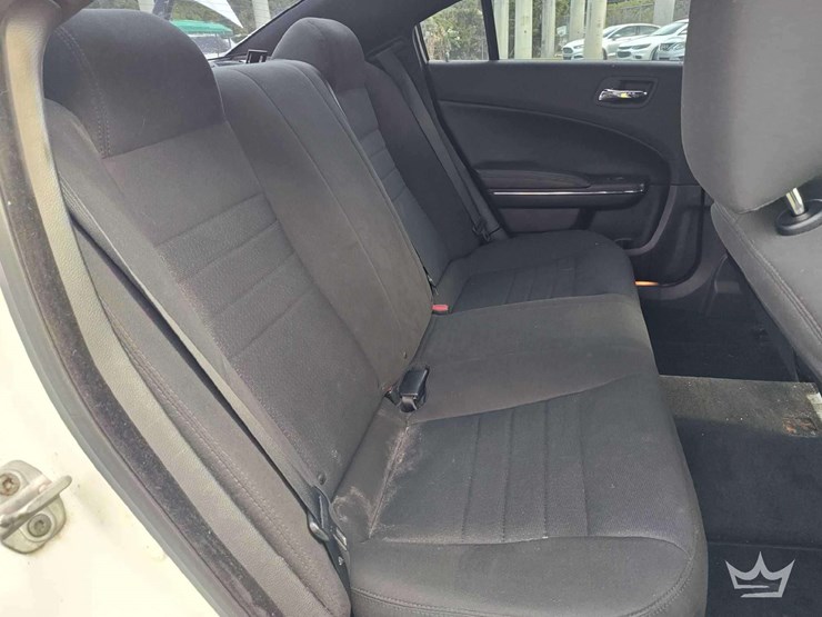 2013-dodge-charger-sedan-image-9