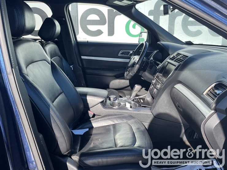 2016-ford-explorer-xlt-image-38