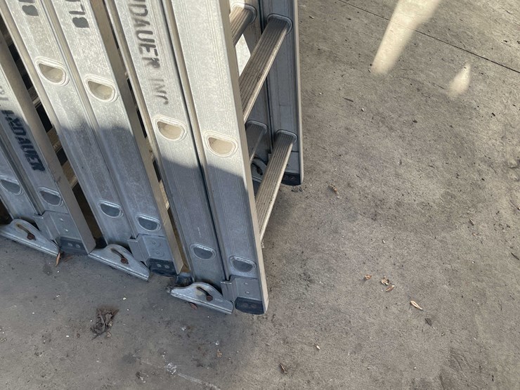 #2776-•-aluminum-extension-ladder-image-2