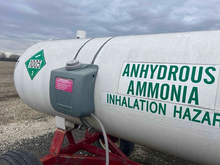 1000-gal.-nh3-tank-on-gear-#7-image-5