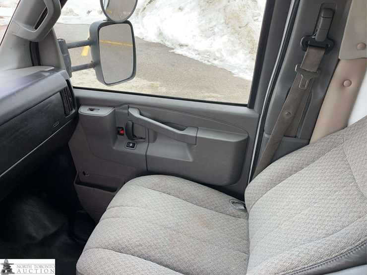 2016-chevrolet-express-g3500-image-32