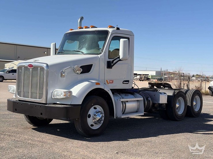 2013-peterbilt-567-image-1