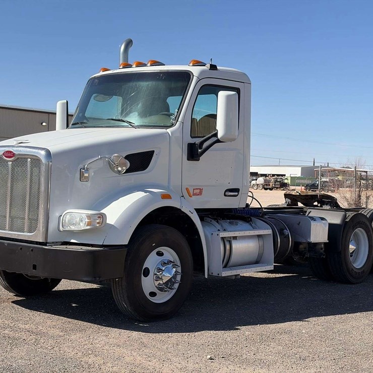 2013 PETERBILT 567