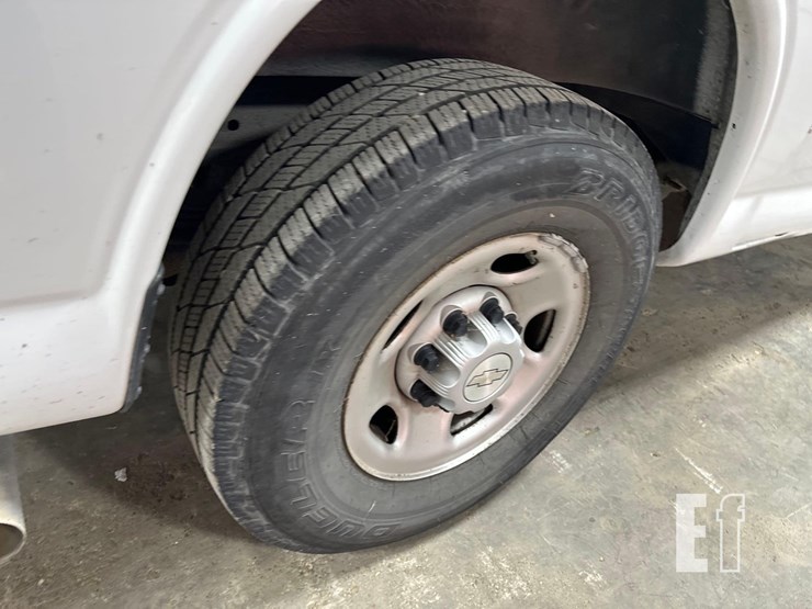 2018-chevrolet-express-2500-image-25