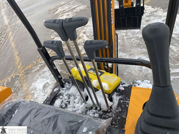 2025-unused-captok-ck15-mini-excavator-image-13