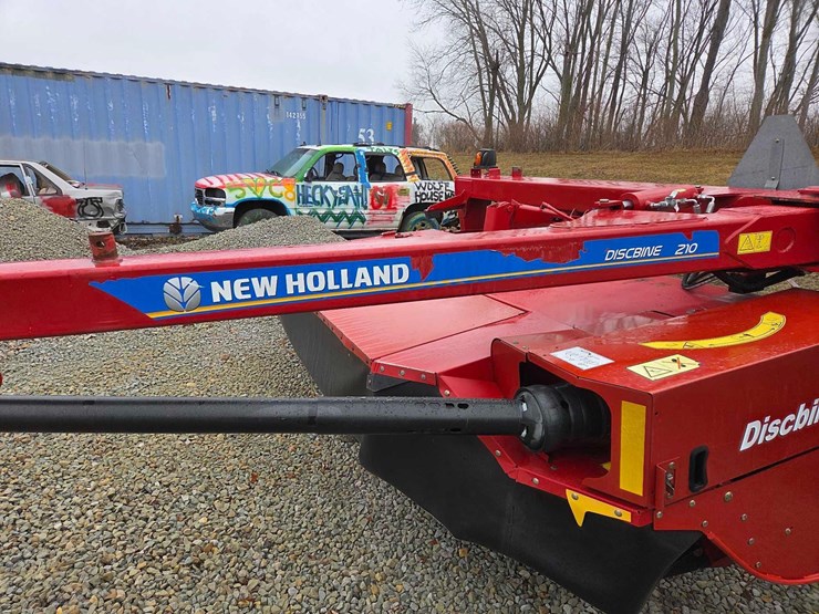 2020-new-holland-210-image-25