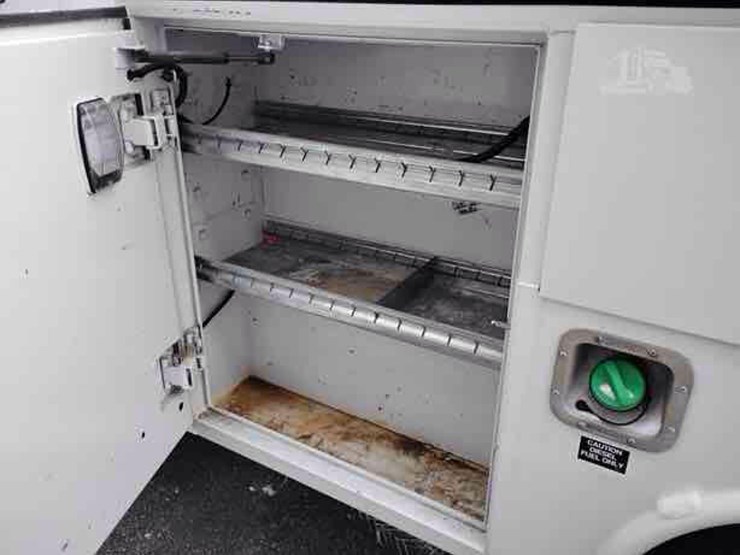 2017-ford-f350-xlt-image-12