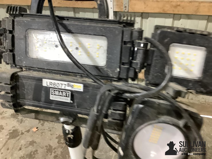 smart-electrician-work-light-image-8