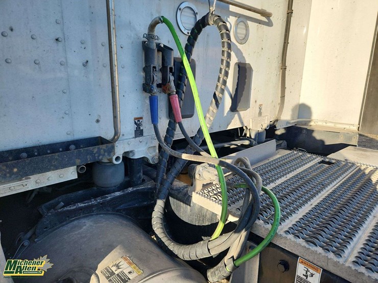 2024-peterbilt-579-image-40