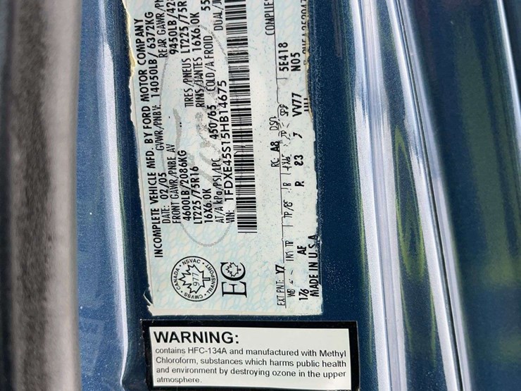 2005-ford-e-series-s/a-24-passenger-bus-image-15