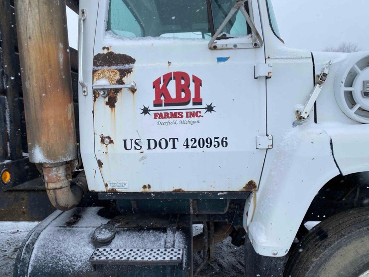 1983-ford-9000-image-13