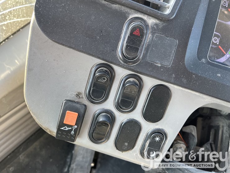 2014-komatsu-wa320-7-image-39