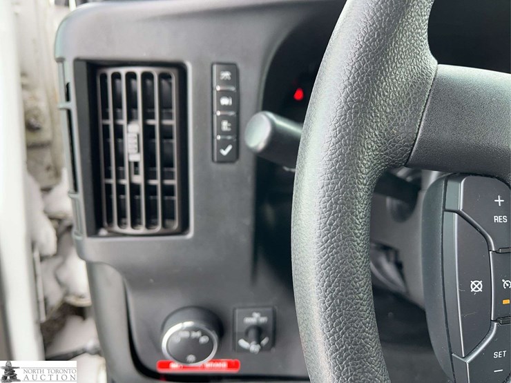 2016-chevrolet-express-g3500-image-22