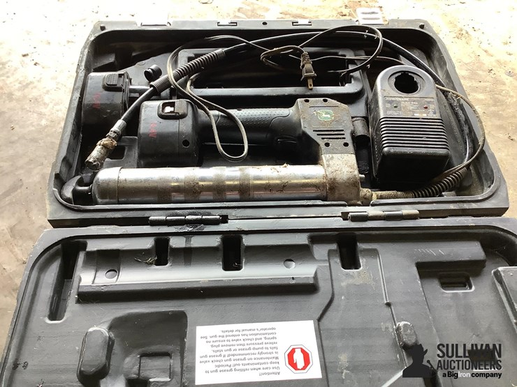 john-deere-grease-gun-image-1