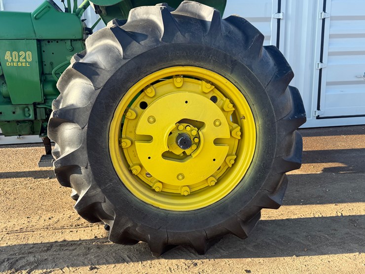john-deere-4020-image-42