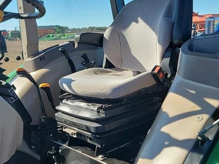 2015-john-deere-5075e-image-16