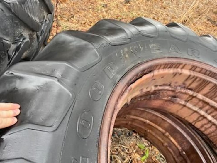 (2)-20.8-38-tires-on-beveled-rims-image-4