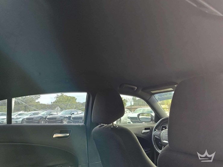 2015-dodge-charger-sedan-image-29