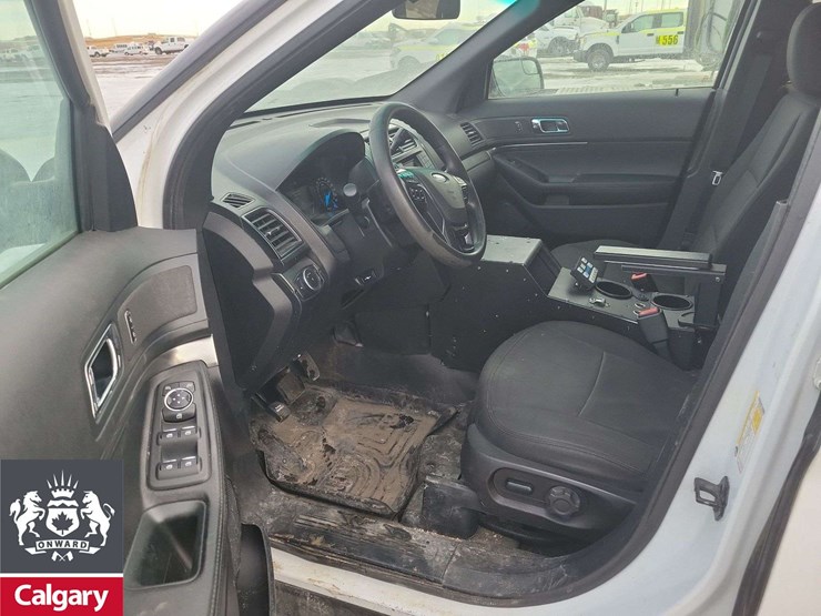 2016-ford-explorer-image-12