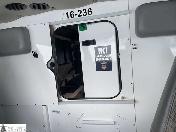 2016-chevrolet-express-s/a-ambulance-image-27