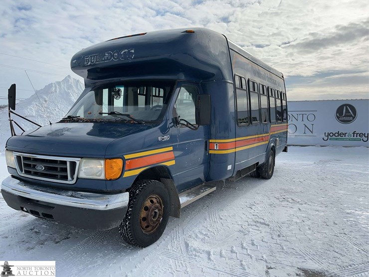 2005-ford-e-series-s/a-24-passenger-bus-image-1