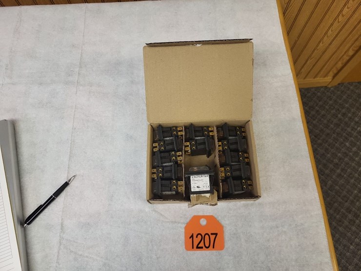 (15)-schurter-4-amp-240-volt-single-phase-breakers---tag-#1207-image-1