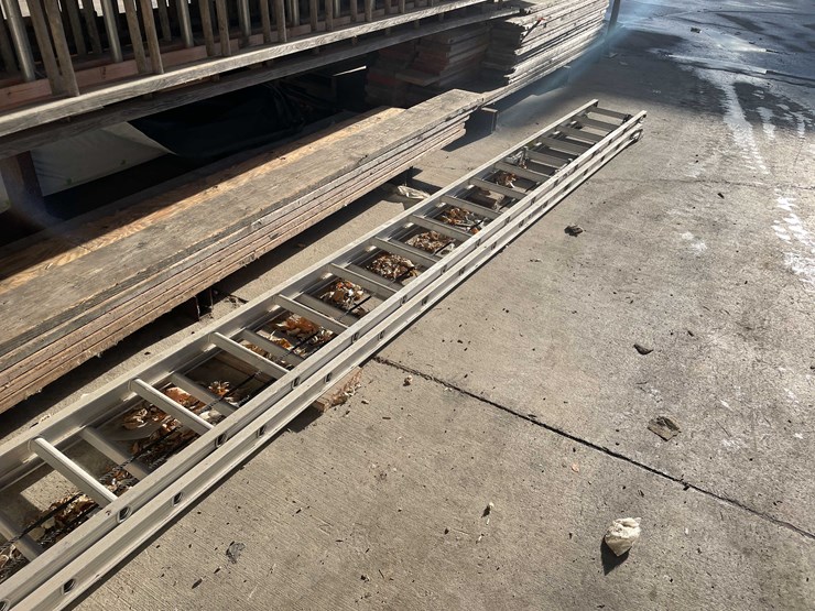 #2294-•-titan-aluminum-extension-ladder-image-3